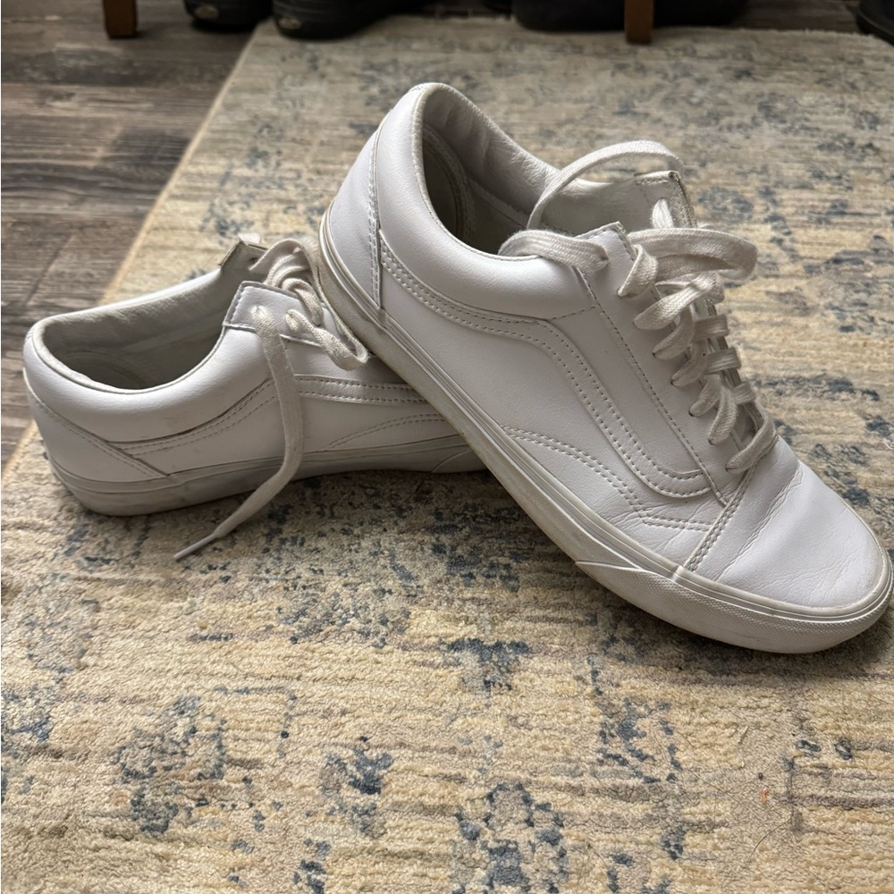 All white vans - Picture 4 of 4